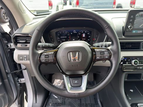 Used 2025 Honda Pilot Elite image 19