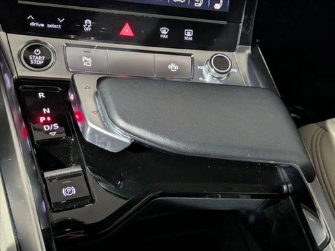 Used 2024 Audi Q8 e-tron Premium Plus w/ Premium Plus Package image 12