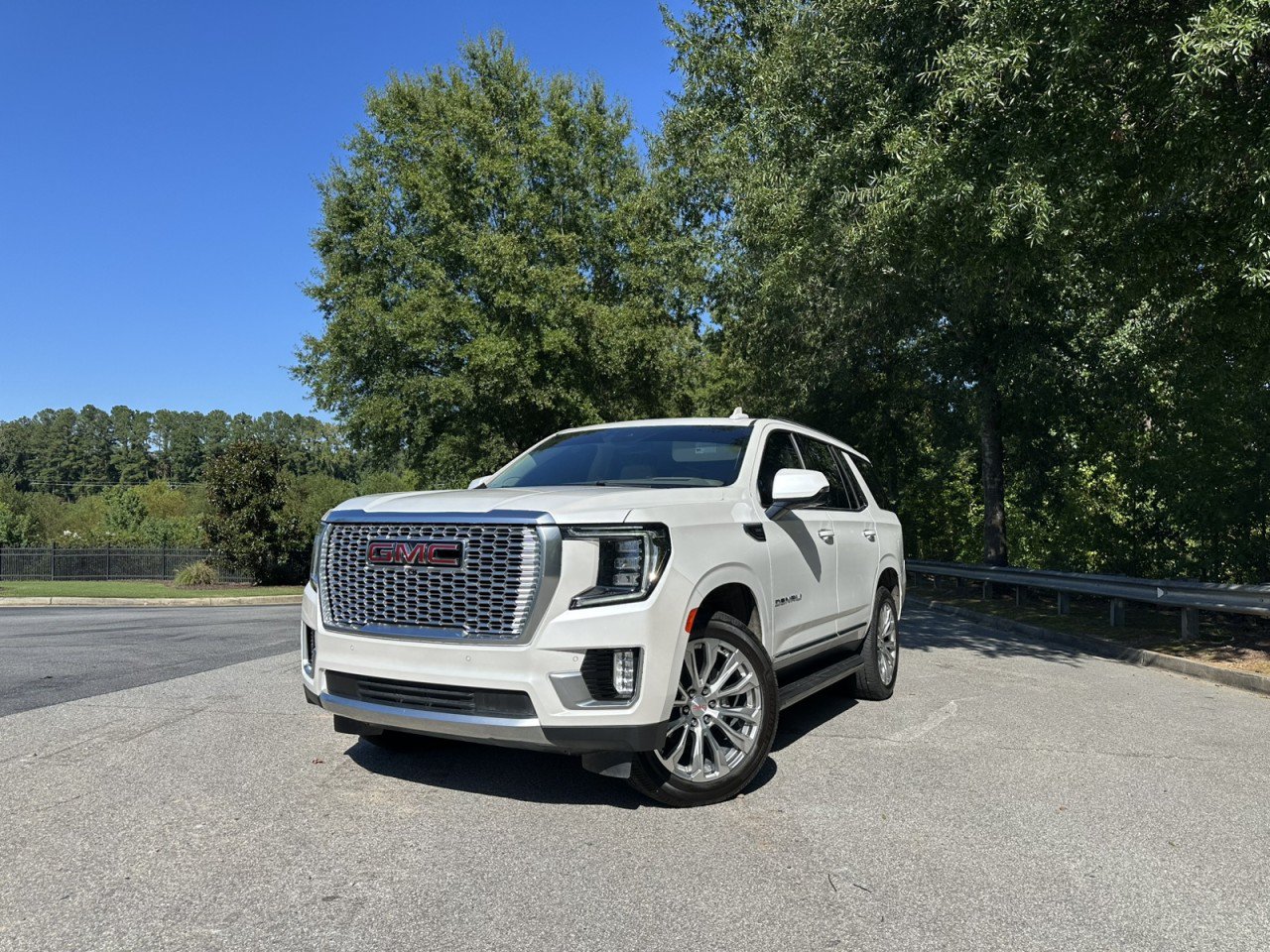Used 2024 GMC Yukon Denali AWD/4WD image 1