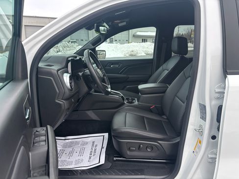 Used 2023 Chevrolet Colorado LT w/ LT Convenience Package III image 9