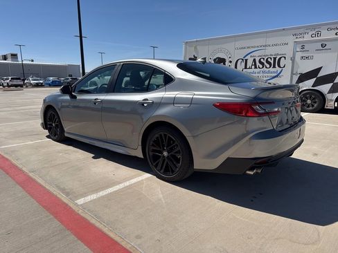 Used 2025 Toyota Camry SE FWD image 3