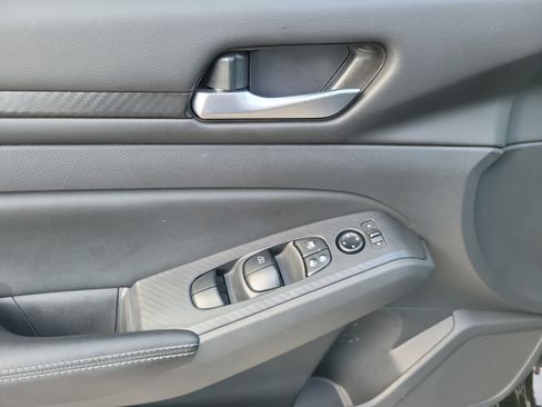 Used 2025 Nissan Altima 2.5 SV FWD image 24