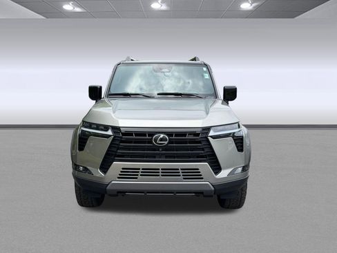 Used 2024 Lexus GX 550 AWD/4WD image 6