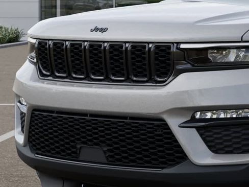 New 2025 Jeep Grand Cherokee Limited image 11