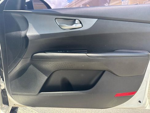 Used 2019 Kia Forte LXS FWD image 13