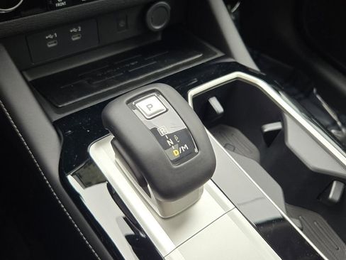 New 2025 Mitsubishi Outlander SE image 24