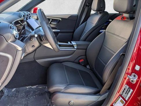 Used 2025 Mercedes-Benz GLC 300 4MATIC image 19
