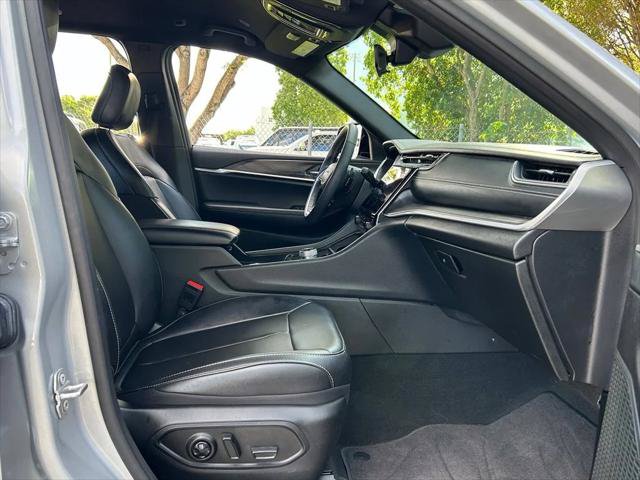 Certified 2025 Jeep Grand Cherokee Limited RWD image 39