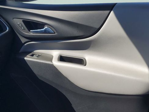 Used 2023 Chevrolet Equinox LS image 16