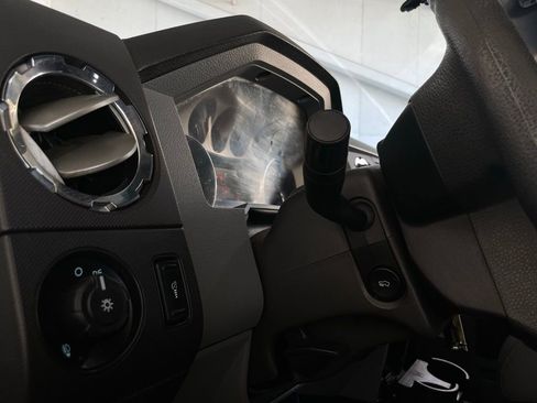 Used 2011 Ford F250 XLT w/ XLT Premium Pkg image 24