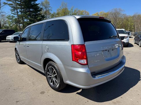 Used 2019 Dodge Grand Caravan GT FWD image 3