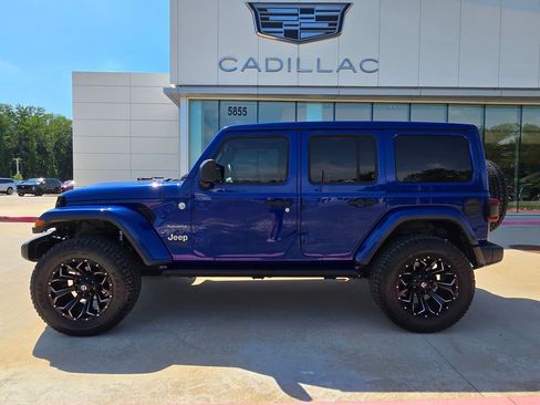 Used 2019 Jeep Wrangler Unlimited Sahara AWD/4WD image 2