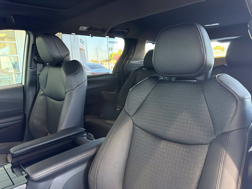New 2026 Toyota Sienna XLE Woodland Edition AWD/4WD image 18