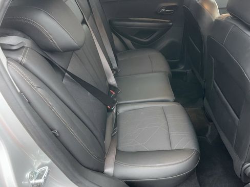 Used 2022 Chevrolet Trax LT w/ LT Convenience Package image 25