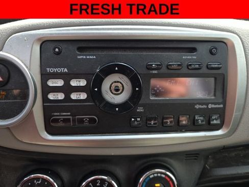 Used 2014 Toyota Yaris LE FWD image 9