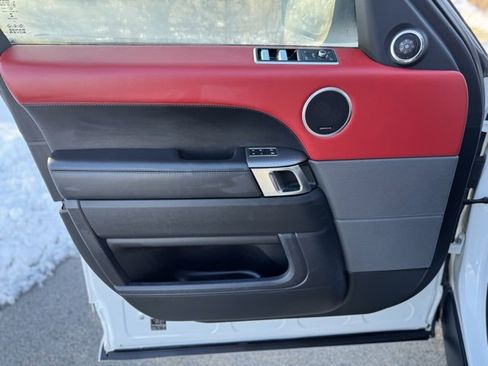 Used 2022 Land Rover Range Rover Sport HST image 9