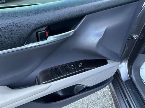 Used 2021 Toyota Camry SE image 21