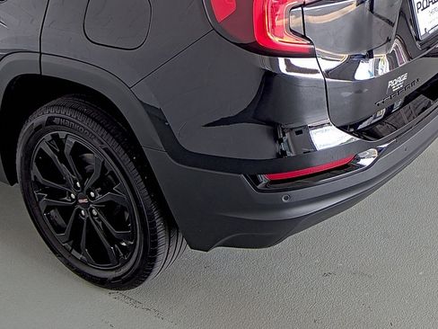 Used 2022 GMC Terrain SLT w/ Tech Package image 9