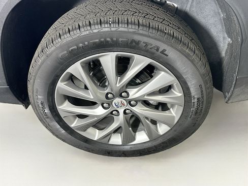 Used 2025 Buick Enclave Preferred image 11