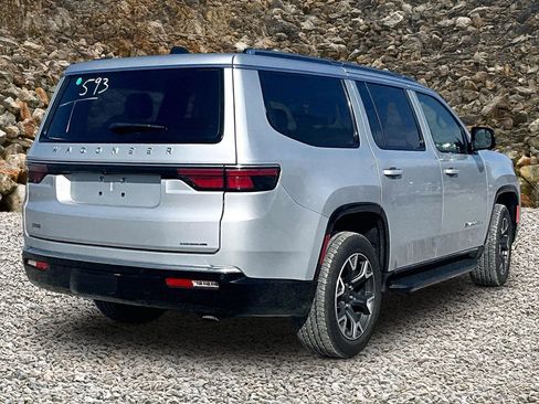 Used 2024 Jeep Wagoneer Series III image 2