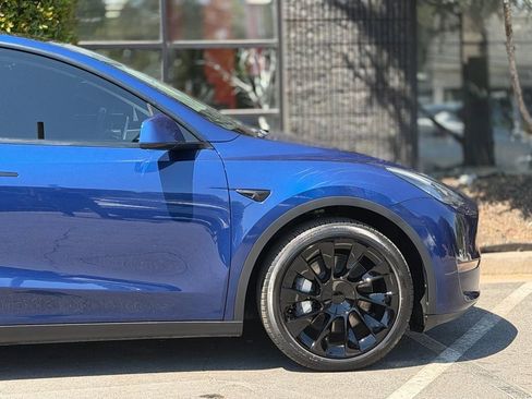 Used 2021 Tesla Model Y Long Range image 24