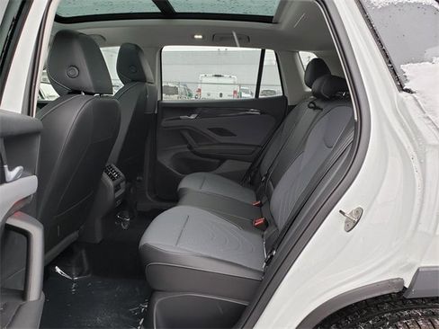 New 2026 Volkswagen Tiguan SE image 8