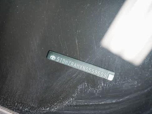 Certified 2022 Toyota Highlander XLE image 47