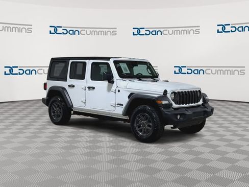 Used 2025 Jeep Wrangler Unlimited Sport AWD/4WD image 2