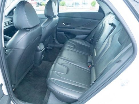 Used 2025 Hyundai Elantra Limited image 28