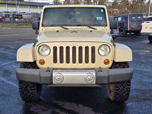 Used 2012 Jeep Wrangler Unlimited Sahara w/ Connectivity Group image 8