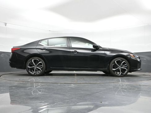 Used 2025 Nissan Altima 2.5 SR w/ SR Premium Package FWD image 41