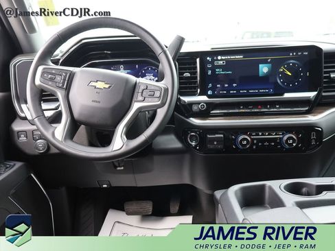 Used 2025 Chevrolet Silverado 2500 LT w/ Convenience Package AWD/4WD image 18