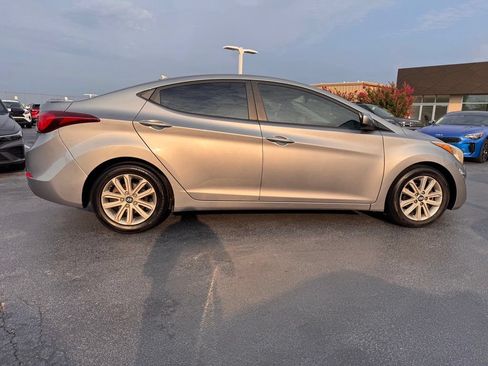 Used 2014 Hyundai Elantra SE w/ Option Group 02 FWD image 6