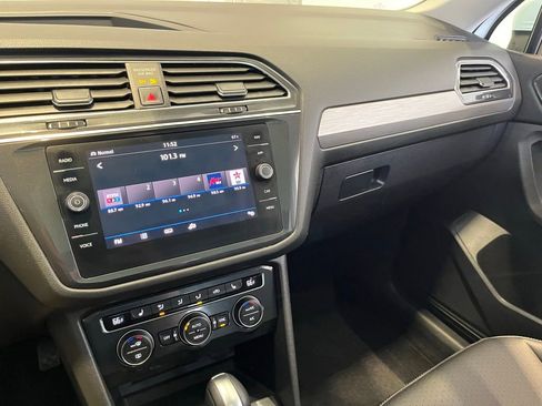 Used 2018 Volkswagen Tiguan SEL AWD/4WD image 41