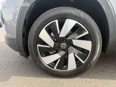 Used 2025 Volkswagen Atlas Cross Sport SE image 10