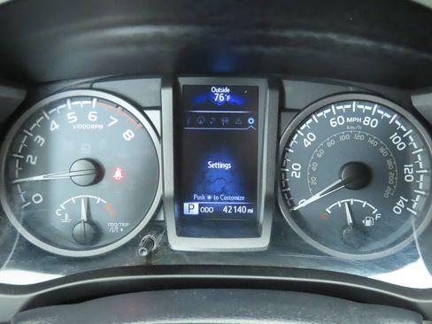 Used 2017 Toyota Tacoma TRD Off-Road w/ Premium & Technology Package image 34