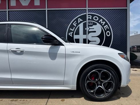 Used 2022 Alfa Romeo Stelvio Veloce AWD/4WD image 3