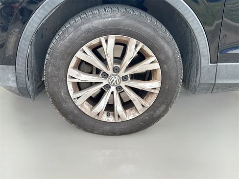 Used 2018 Volkswagen Tiguan S image 27