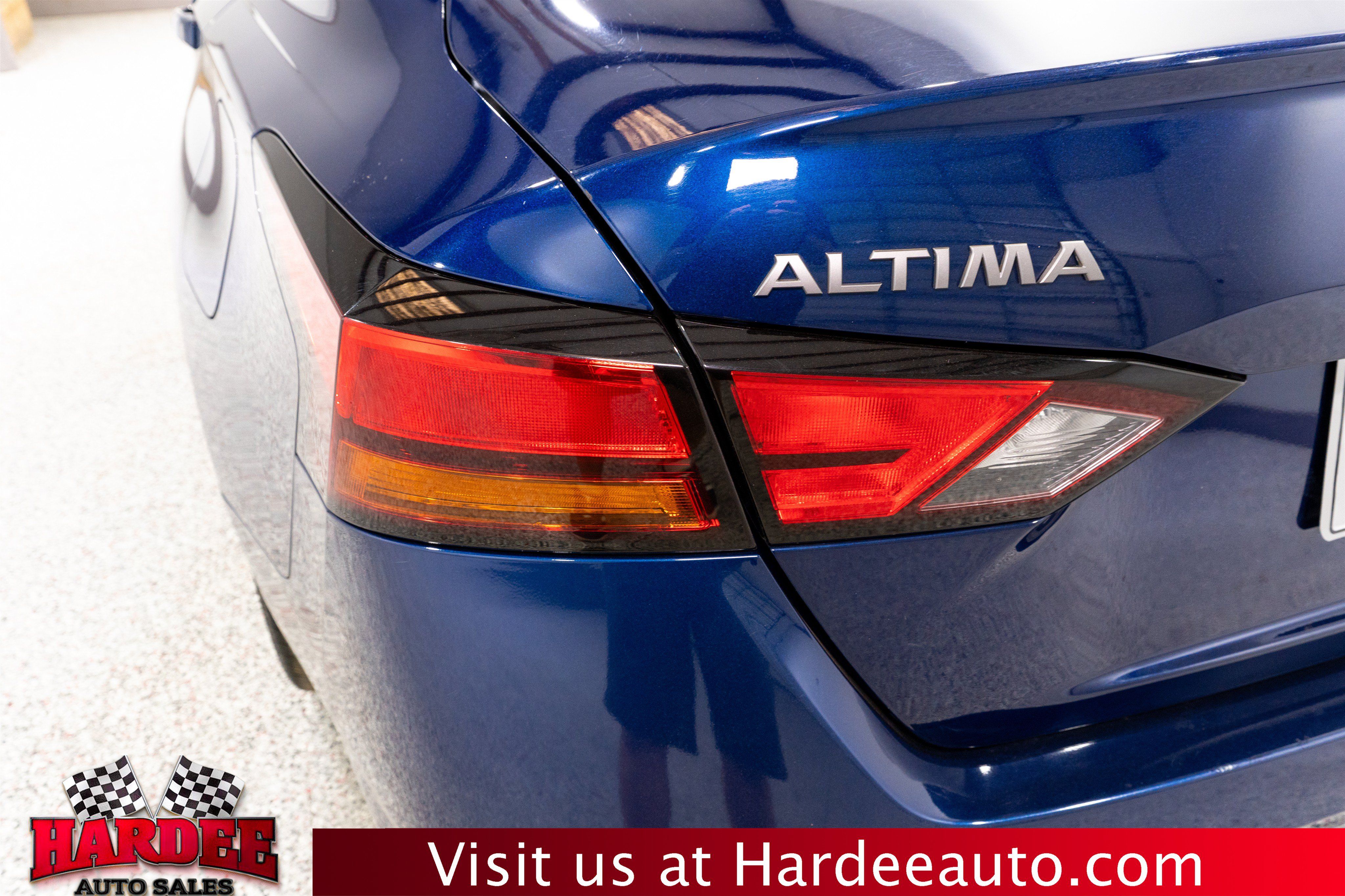 Used 2024 Nissan Altima 2.5 SR FWD image 9