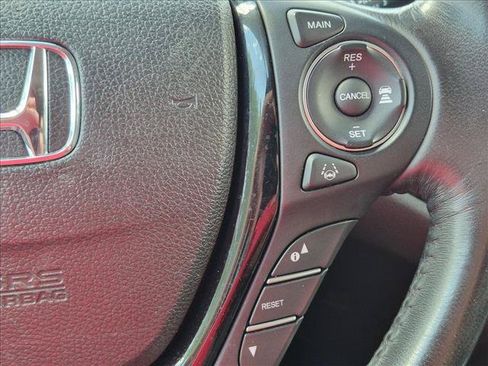 Used 2018 Honda Pilot Touring image 12