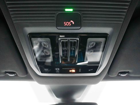 Used 2024 Volkswagen Atlas Cross Sport SE image 18