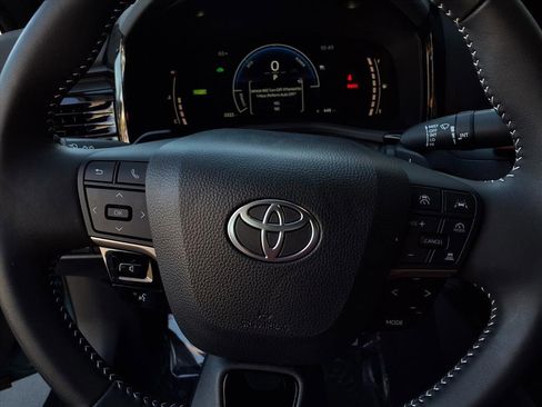 Certified 2025 Toyota Camry Hybrid image 13