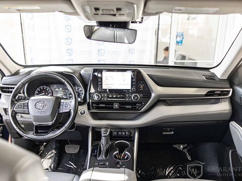 Used 2021 Toyota Highlander XLE AWD/4WD image 38