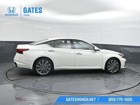Used 2023 Nissan Altima 2.5 SL image 3