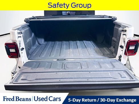 Used 2022 Jeep Gladiator Overland image 12