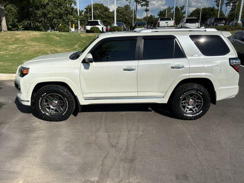 Used 2017 Toyota 4Runner Limited AWD/4WD image 7