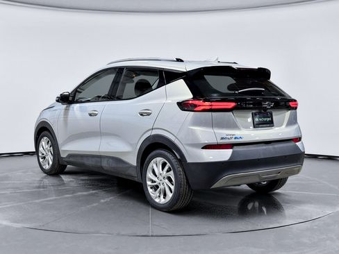 Used 2023 Chevrolet Bolt EUV LT w/ Driver Confidence Package FWD image 2