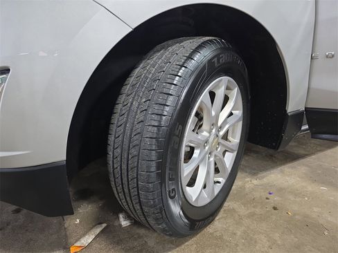 Used 2020 Chevrolet Equinox LS w/ LS Convenience Package image 30