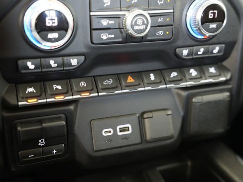 Used 2020 GMC Sierra 1500 Denali w/ Denali Ultimate Package AWD/4WD image 25