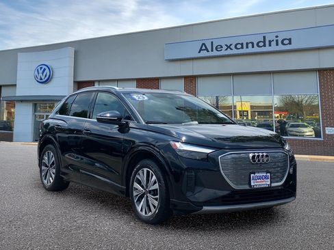 Used 2023 Audi Q4 e-tron Premium Plus w/ Premium Plus RWD image 1